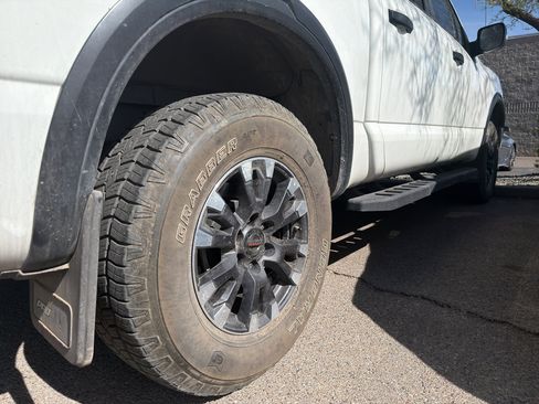 Used 2021 Nissan Titan PRO-4X w/ Pro-4x Convenience Package AWD/4WD image 9