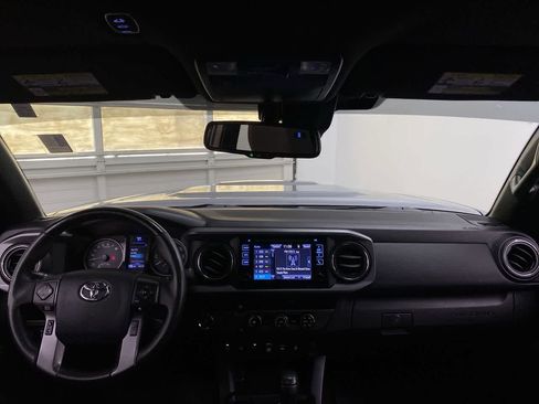 Used 2018 Toyota Tacoma TRD Sport w/ Technology Package image 13