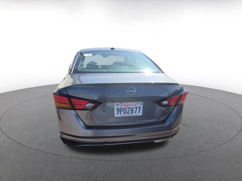 Used 2025 Nissan Altima 2.5 SV image 6