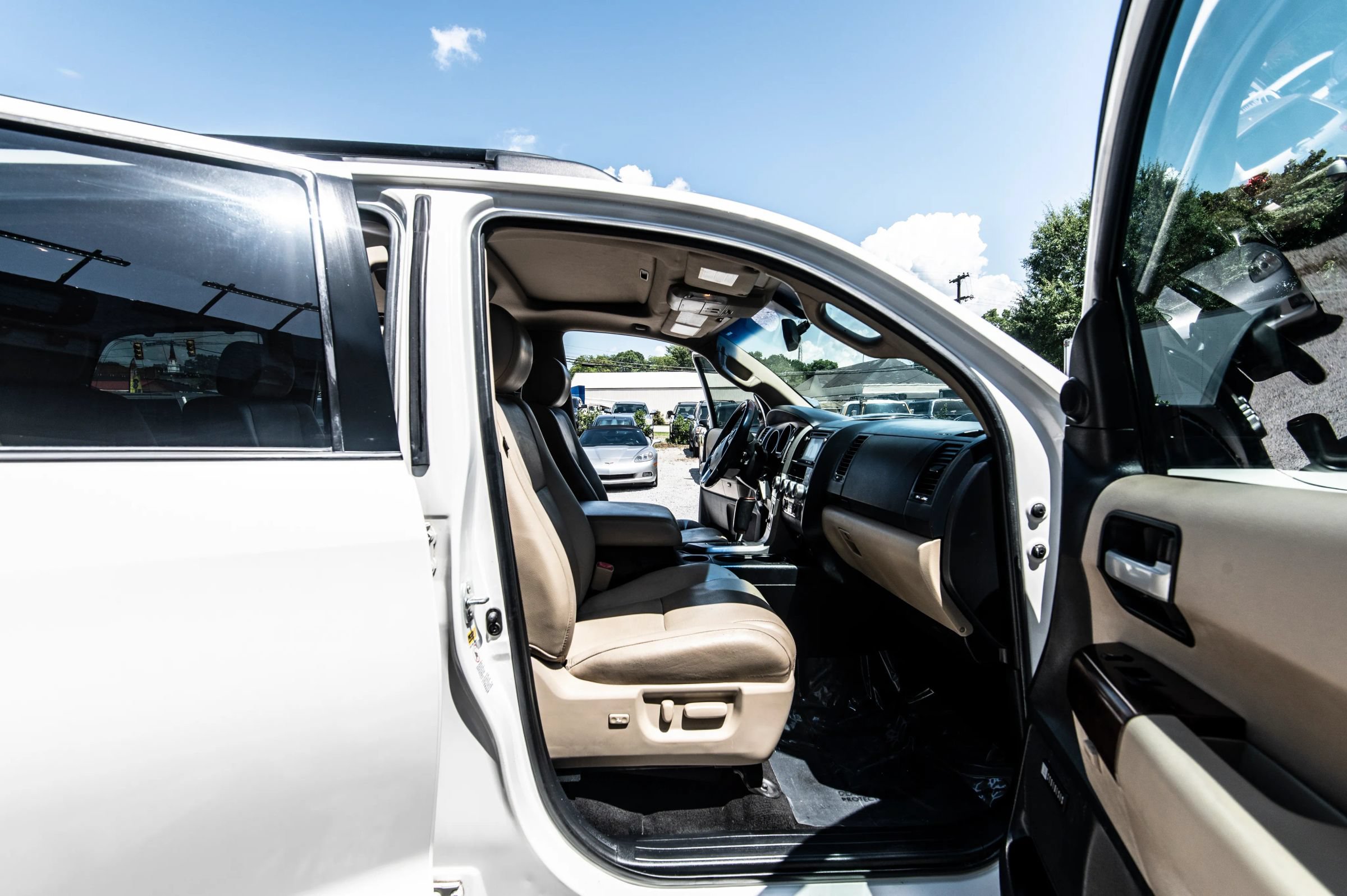 Used 2014 Toyota Sequoia Platinum AWD/4WD image 34