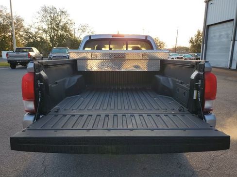 Used 2021 Toyota Tacoma SR w/ SR Convenience Package image 8