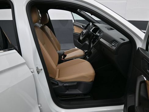 Used 2022 Volkswagen Tiguan SE image 33