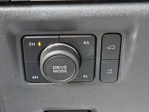 Used 2025 Ford Expedition Active AWD/4WD image 17