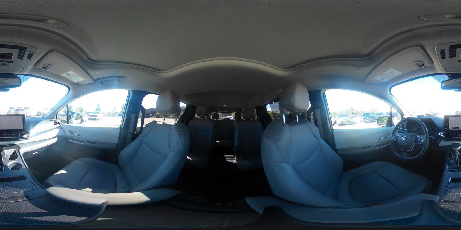 Used 2025 Toyota Sienna XLE FWD image 43