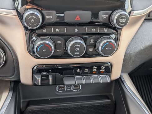 Used 2022 RAM 1500 Laramie AWD/4WD image 27