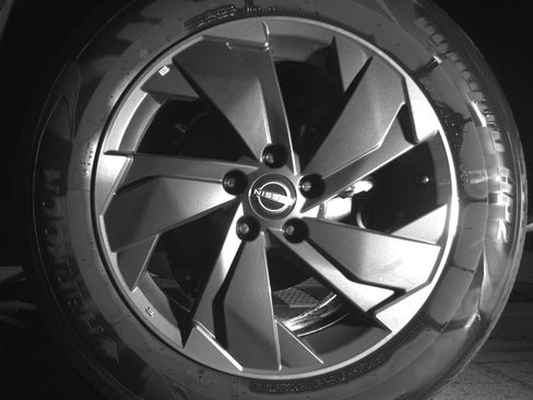 Used 2025 Nissan Rogue SV image 14