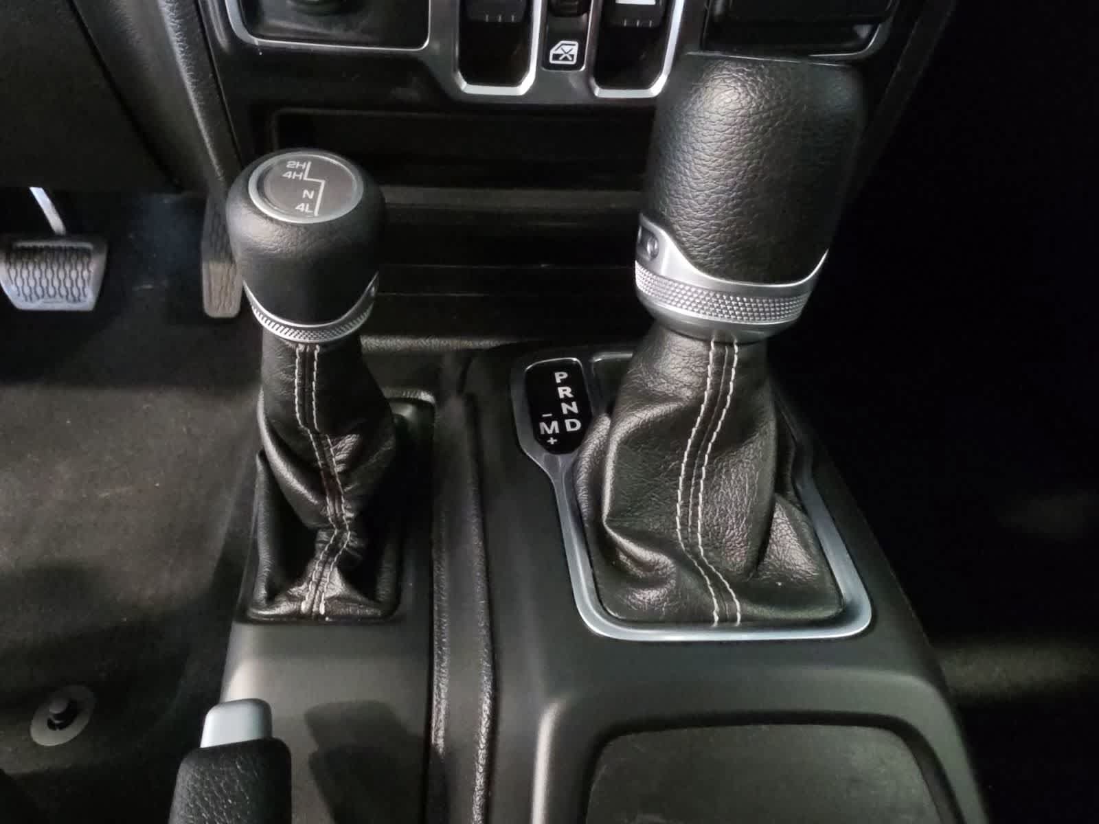 Used 2022 Jeep Wrangler Unlimited Sahara w/ Cold Weather Group AWD/4WD image 20