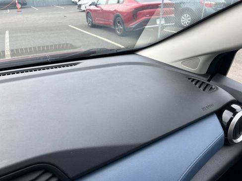 Used 2025 Nissan Versa SV image 34