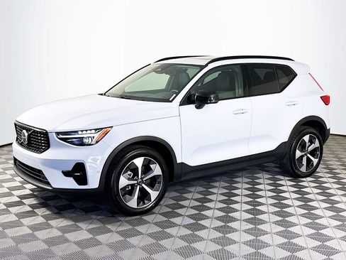 Used 2026 Volvo XC40 B5 Plus AWD/4WD image 4