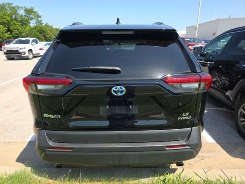 Used 2023 Toyota RAV4 LE AWD/4WD image 4
