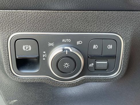 Used 2022 Mercedes-Benz GLB 250 image 37