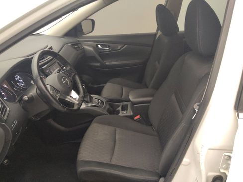 Used 2020 Nissan Rogue SV FWD image 17