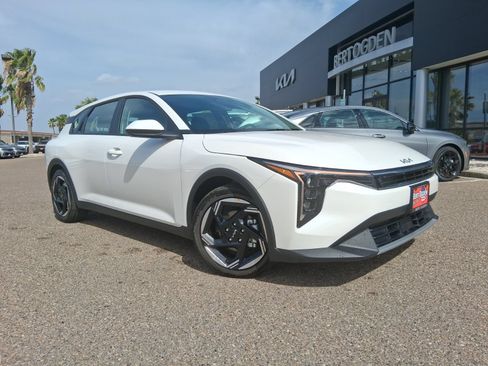 New 2026 Kia K4 EX FWD image 1