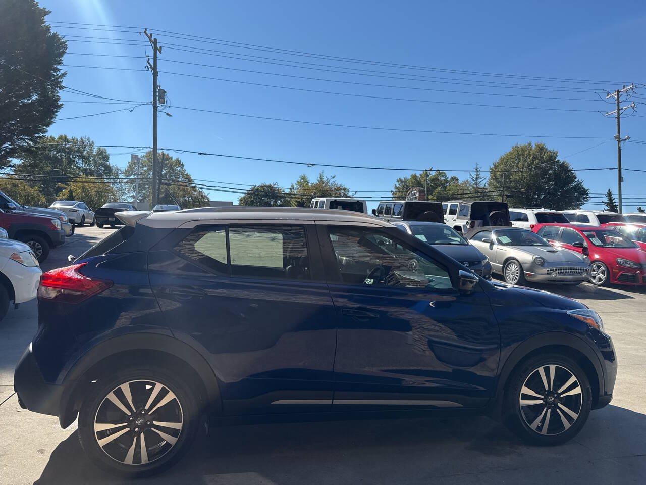 Used 2019 Nissan Kicks SR w/ SR Premium Package FWD image 6