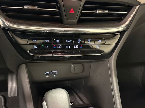 Used 2025 Buick Encore GX Avenir w/ Avenir Technology Package image 38