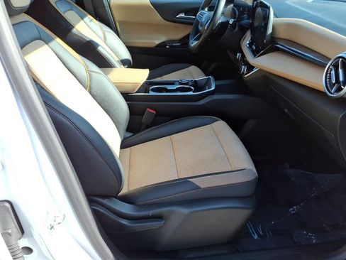 Certified 2025 Chevrolet Equinox ACTIV image 9