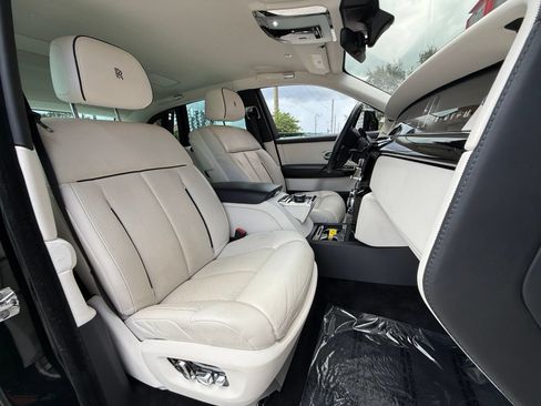 Used 2022 Rolls-Royce Phantom Sedan RWD image 45