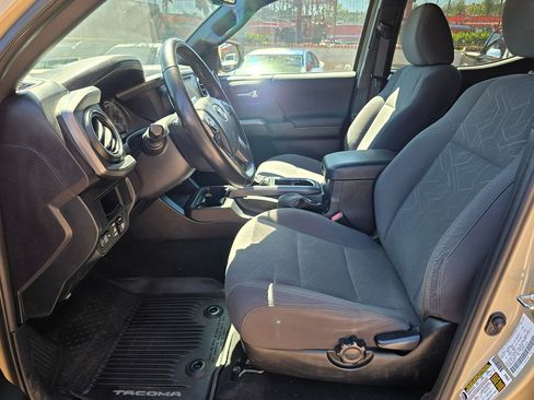 Used 2017 Toyota Tacoma TRD Sport w/ Tow Package image 22