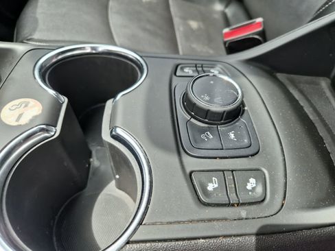 Used 2024 GMC Terrain SLT image 20