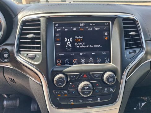 Used 2018 Jeep Grand Cherokee Limited AWD/4WD image 17
