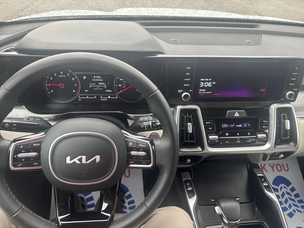 Used 2022 Kia Sorento S FWD image 18