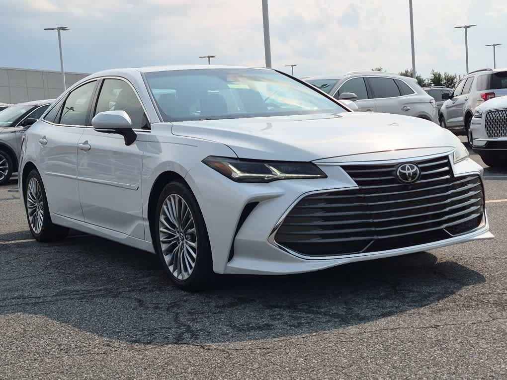 Used 2019 Toyota Avalon Limited w/ Advanced Safety Package FWD image 2