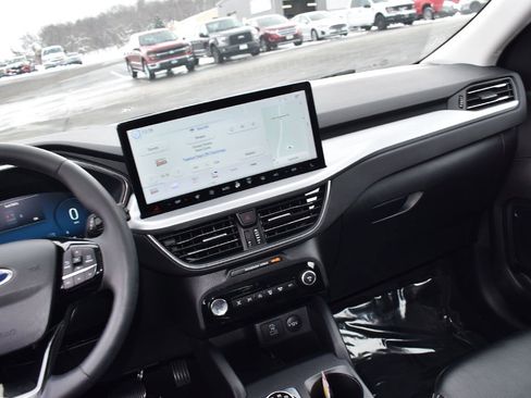 Used 2023 Ford Escape Platinum image 17