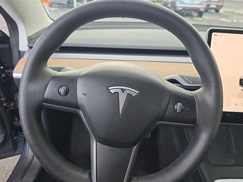 Used 2023 Tesla Model 3 Standard Range RWD image 5