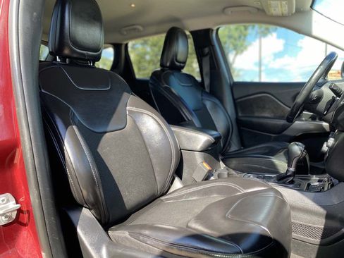 Used 2019 Jeep Cherokee Latitude Plus FWD image 12