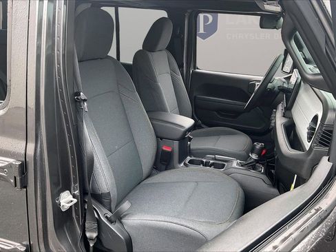 New 2025 Jeep Gladiator Sport image 22