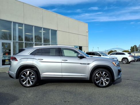 Used 2025 Volkswagen Atlas Cross Sport SEL Premium R-Line image 8