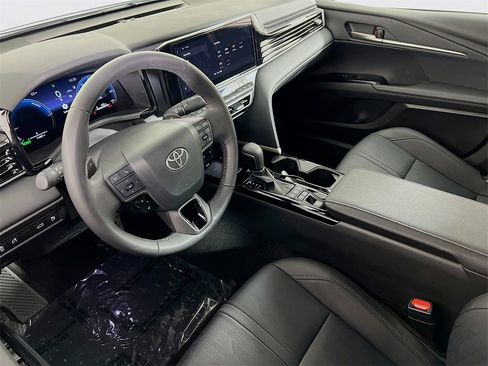 Used 2025 Toyota Camry XSE image 9
