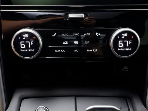 Certified 2025 Land Rover Discovery S image 13