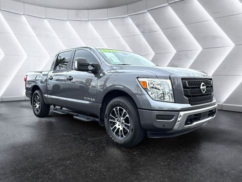 Used 2022 Nissan Titan SV w/ SV Convenience Package image 1