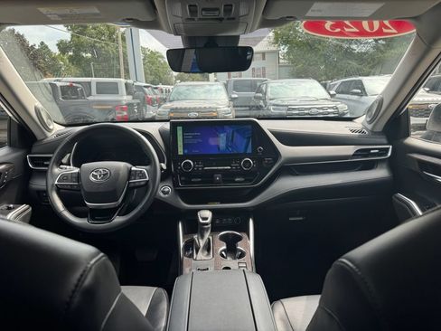 Used 2023 Toyota Highlander Limited AWD/4WD image 23
