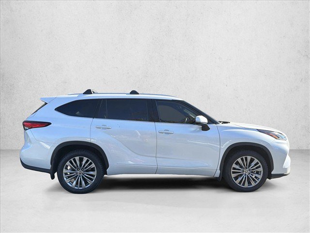 Used 2022 Toyota Highlander Platinum AWD/4WD image 4