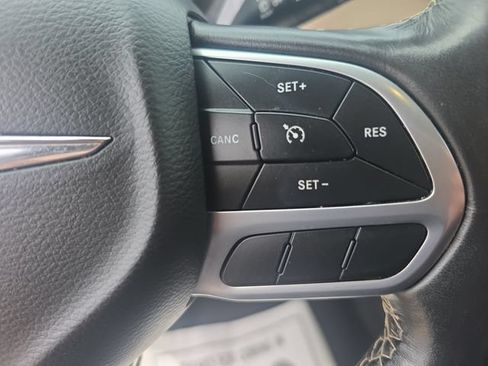 Used 2022 Chrysler Voyager LX FWD image 24