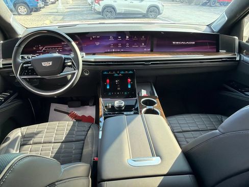 Used 2025 Cadillac Escalade ESV Sport Platinum w/ LPO, ONYX Package AWD/4WD image 19
