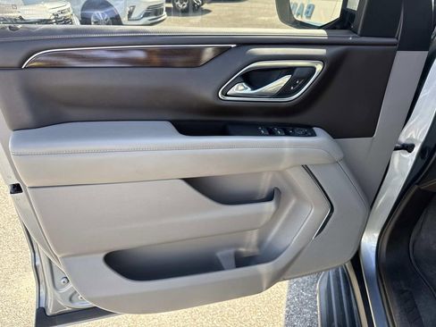 Used 2023 GMC Yukon SLE w/ Gmc Pro Safety Plus Package AWD/4WD image 19