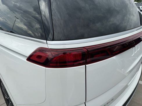 Certified 2024 Kia Carnival EX FWD image 7