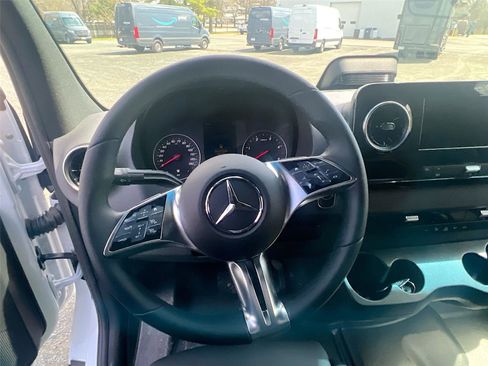 New 2025 Mercedes-Benz Sprinter 2500 image 10