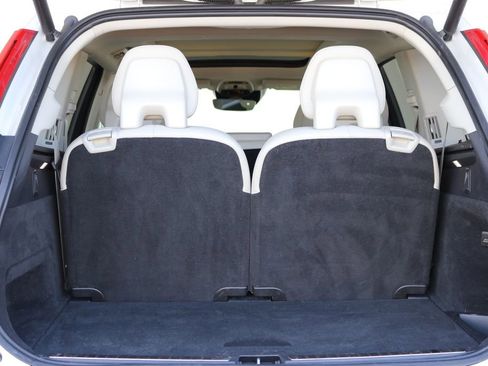 Used 2021 Volvo XC90 T6 Momentum image 27