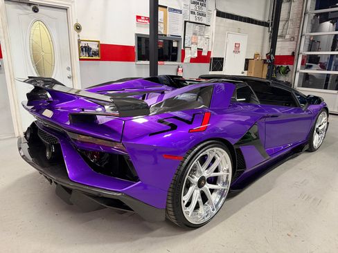 Used 2021 Lamborghini Aventador SVJ image 8