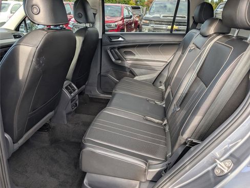 Used 2023 Volkswagen Tiguan SE w/ Panoramic Sunroof Package image 15