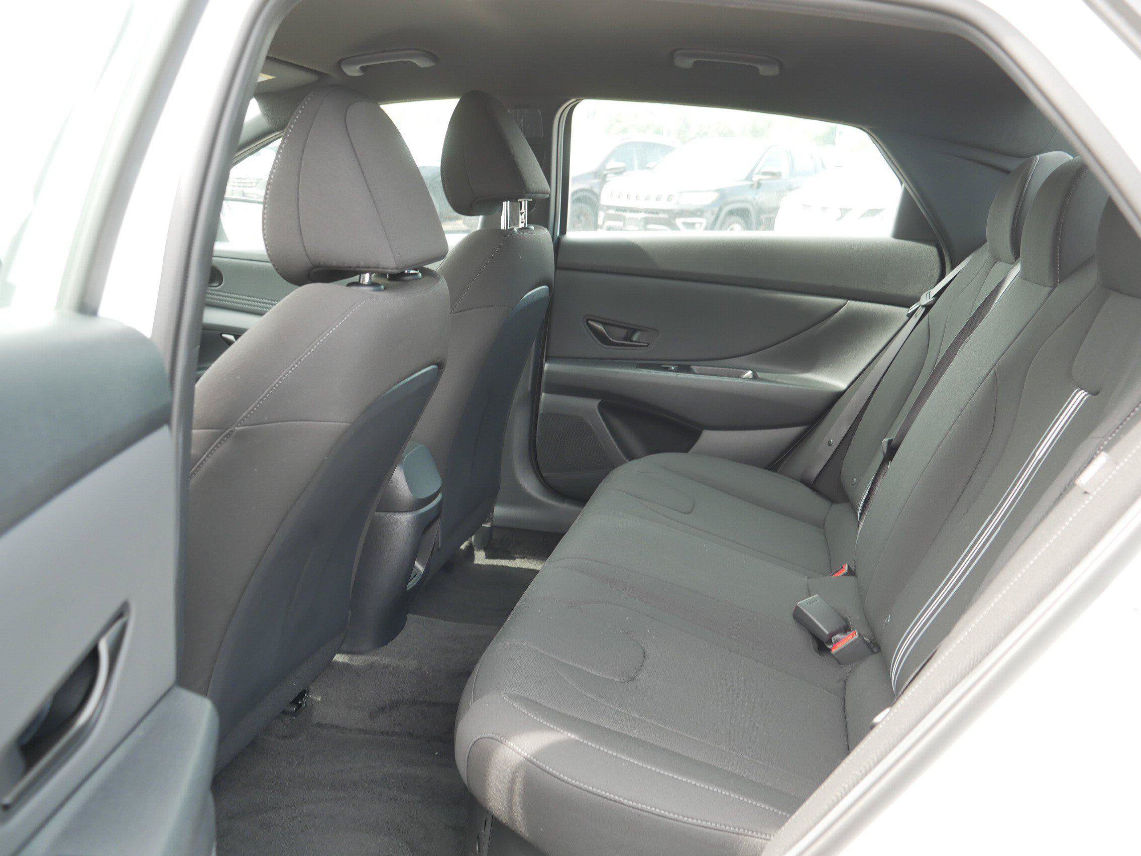 New 2026 Hyundai Elantra SEL FWD image 6