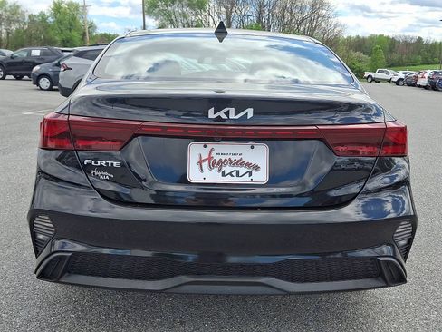 Used 2023 Kia Forte LXS FWD image 5