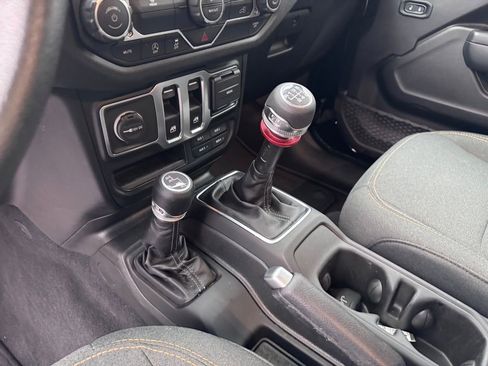 Used 2025 Jeep Wrangler Sport image 22