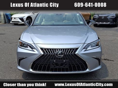 Used 2025 Lexus ES 300h w/ Premium Package FWD image 2