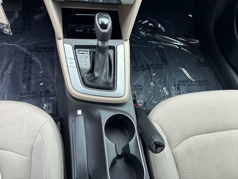 Used 2017 Hyundai Elantra SE FWD image 15