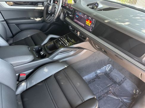 Certified 2025 Porsche Cayenne Coupe AWD/4WD image 17